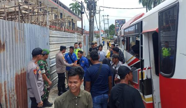 TNI Polri di Bangka Selatan Kawal Buruh Perkebunan Sawit PT BSSP Ikut Aksi May Day di Pangkalpinang