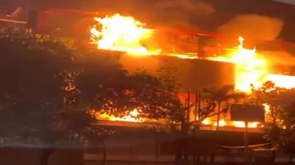 Berjuang 9 Jam Memadamkan Api, Proses Pendinginan Kebakaran Mal Malang Plaza Masih Berlangsung