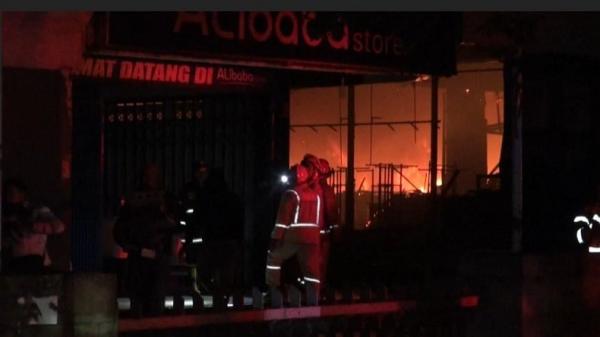 Mal Malang Plaza Terbakar Hebat, Puluhan Stan Hangus Dilalap Si Jago Merah