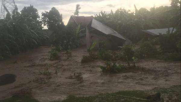 Diterjang Banjir Disertai dengan Lumpur  55 Orang Tewas