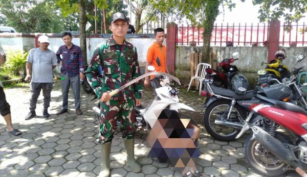 2 Pelajar SMP Bawa Celurit Besar di Cianjur Mau Melakukan Aksi Begal Digagalkan Anggota TNI AD 