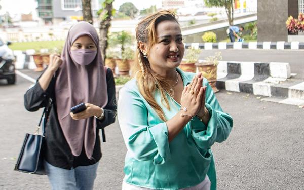 Ditahan Karena Konten Makan Babi, Lina Mukherjee: Aku Jelasin ke Penyidik Gak Ada Arti