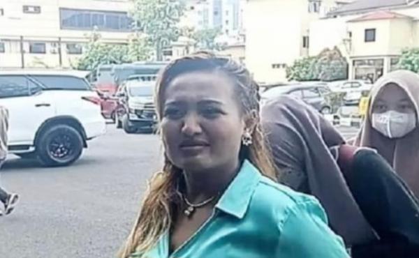 Lina Mukherjee Selebgram yang Bikin Konten Makan Babi Resmi Ditahan usai Diperiksa 12 Jam Lebih