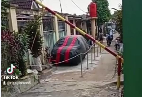 Viral di Tiktok, Warga Perumahan Mega Regency Bekasi Marah Besar atas Mobil Parkir Sembarangan