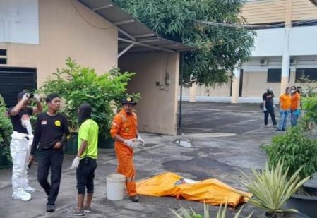 Gempar! Pimpinan Yayasan SMP Perdana Semarang Ditemukan Tewas di Halaman Sekolah