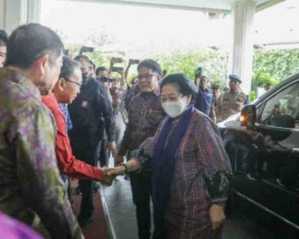 Bupati Badung Giri Prasta Dampingi Megawati Soekarnoputri dan Menteri PPPA, Hadiri Seminar Haluan Pe
