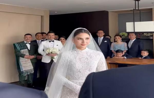 Gelar Pemberkatan Pernikahan, Cantiknya Jessica Mila dalam Balutan Gaun Putih