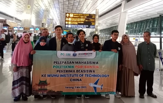 Polgri Banten Lepas Tiga Mahasiswa Terbaik, Lanjutkan Belajar Ke Negeri Cina