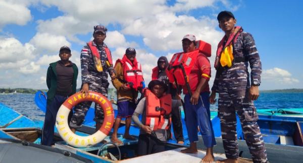 Pos TNI AL Papela Rote Ingatkan Nelayan Pentingnya Keselamatan di Laut