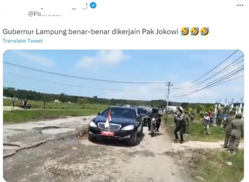 Mobil Presiden Jokowi Melintasi Jalanan Rusak Parah di Lampung, Netizen: Pak Gubernur Malu Gak?
