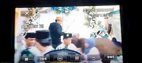 Viral ! Satu Ekor Sapi Besar Naik ke Pelaminan, Pengantin dan Tamu Undangan Berhamburan