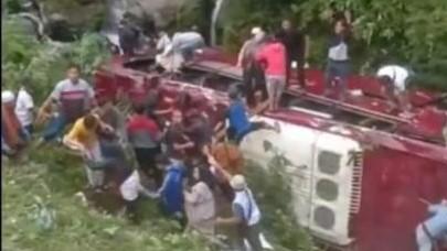 Bus Rombongan Jemaah Majlis Taklim Serpong Tangsel Masuk Jurang di Guci Tegal Jawa Tengah