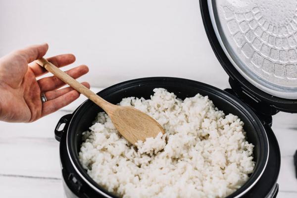 Simak 6 Penyebab Nasi di Magic Jar Cepat Bau, Salah Satunya Kelembapan