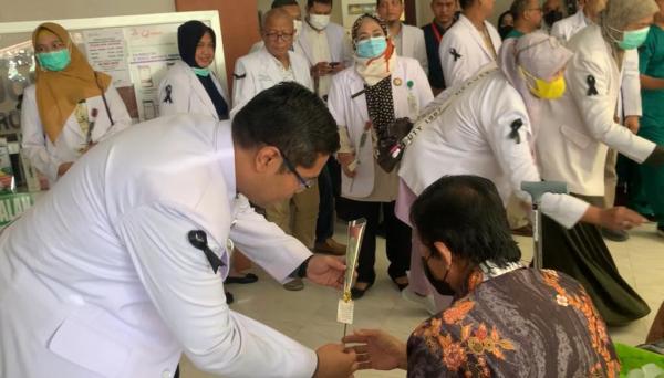 Dokter di Ponorogo Aksi Damai Tolak RUU Kesehatan, IDI: Masyarakat yang Dirugikan