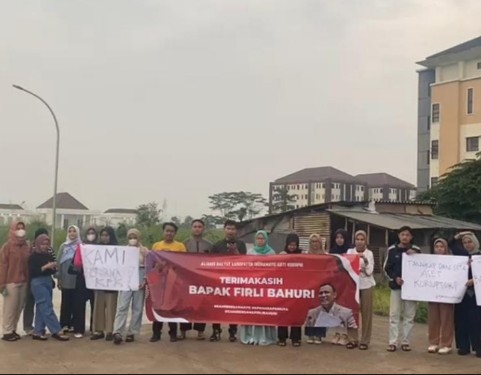 Apresiasi Kinerja KPK di Indramayu, Masa Bentangkan Spanduk Beri Dukungan Firli Bahuri