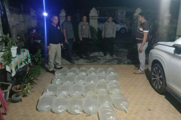 Polisi Gagalkan Peredaran Ratusan Liter Captikus Tanpa Izin Milik Warga Bitung