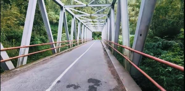 Ngeri ! Kisah Mistis Hantu Penunjuk Jalan Kematian di Jembatan Cangar