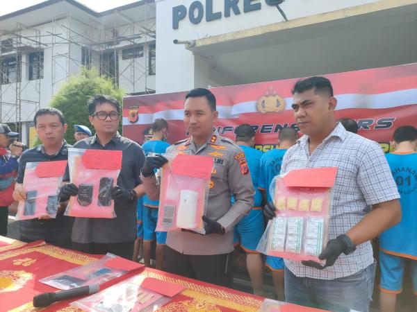 Nekat! Pasutri di Cianjur Edarkan Obat-obatan Terlarang ke Petani