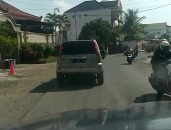 Viral Video Mobil X-Trail di Probolinggo, Menghalangi Laju Ambulans yang Membawa Ibu Hamil