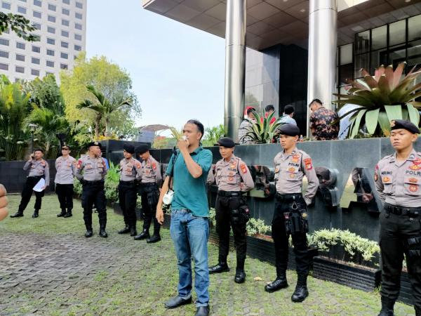 Gedung RSUD 6 Lantai di Rokan Hulu Mangkrak, AMIR Lakukan Aksi Demonstrasi di Depan Gedung KPK