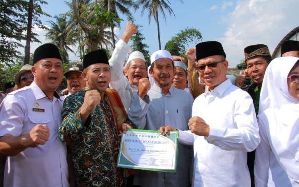 Spontan, Dadang Supriatna Sedekah Pengadaan Wakaf Lahan Pembangunan Masjid Besar Cileunyi Rp100 Juta
