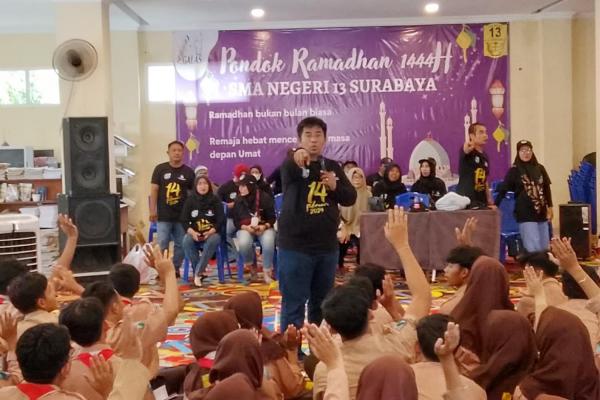 Kirab Pemilu 2024, KPU Kota Surabaya Ajak Pemilih Pemula Sukseskan Pemilu 2024