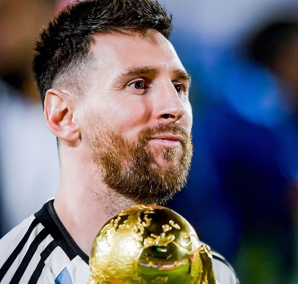 Menanggapi Rumor Selama Ini Ayah Lionel Messi Tegaskan Messi Masih Bertahan di PSG