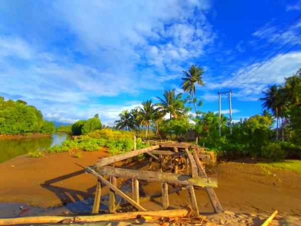 Miris! Jembatan Penghubung 2 Dusun di Papalang Rusak, Warga Berharap Perhatian Pemerintah