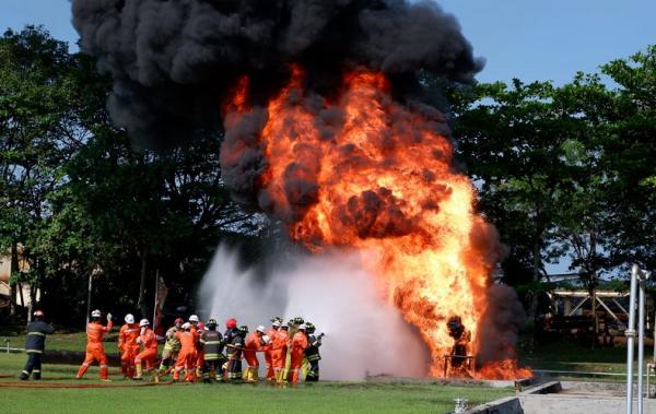 Peringati Hari Pemadam Kebakaran Internasional, Kilang Cilacap Gelar Firefighting Show
