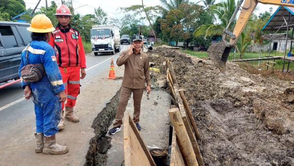 Wakil Ketua DPRD Kaltim Dapati Jalan Ambrol Akibat Proyek Pipanisasi Pertagas