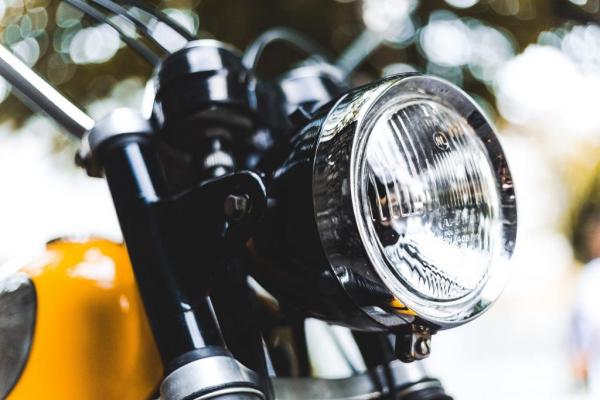 4 Cara Mengatasi Lampu Redup pada Kendaraan, Bisa Hemat Uang!