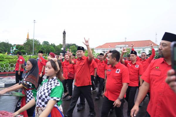 Daftarkan 50 Bacaleg, PDIP Kota Semarang Long March Bareng Wayang Punakawan
