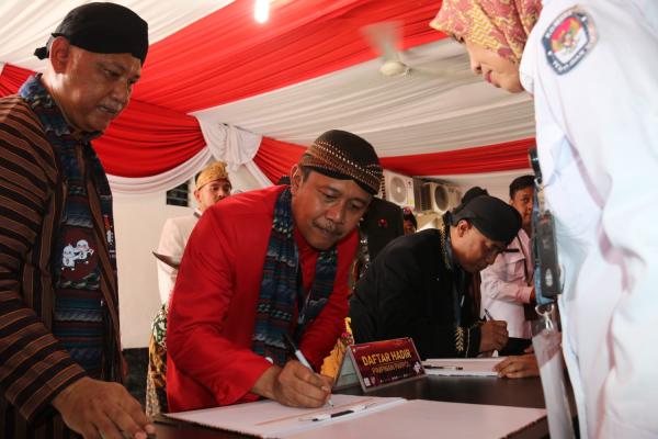 PDIP Menjadi Pendaftar Bacaleg yang Pertama ke KPU Ngawi Setelah Hari ke-11 Pendaftaran
