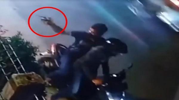 Meski Gagal! Aksi Curanmor di Cileungsi Terekam CCTV, Pelaku Sempat Umbar Tembakan saat Beraksi