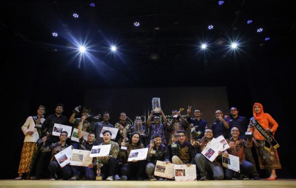 Ajang Anugerah Pewarta Foto Indonesia, Wali Kota Eri Raih Penghargaan Tokoh Peduli Pers APFI 2023