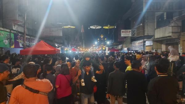Ribuan Warga Kunjungi Tcihideung Festival 2023 di Kawasan Pedestrian Cihideung Kota Tasikmalaya