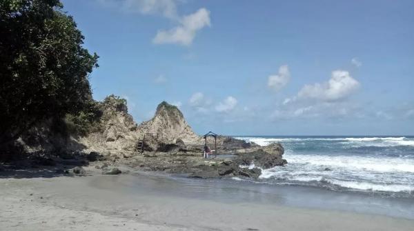 Tempat Wisata  Pantai Karang Nini Pangandaran, Bisa Camping dan Nikmati Momen Matahari Terbenam