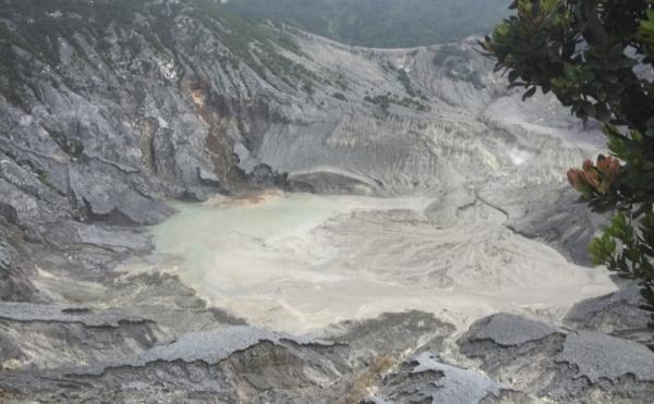 Mengungkap Misteri Wanita Pencari Selendang di Gunung Tangkuban Perahu