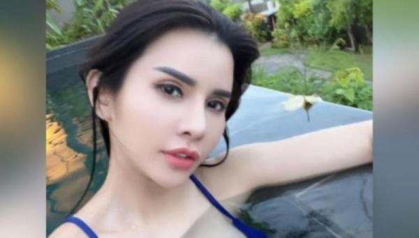 Potret Seksi Maria Vania Pakai Dress Transparan Jadi Kelihatan, Netizen: Mulus
