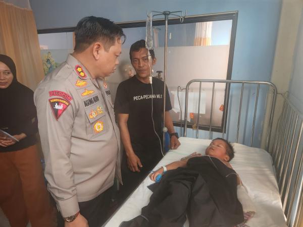 Warga Mamasa Sakit dan Dirawat di RSUD Hj Andi Depu, Kapolres Polman Berikan Tali Asih