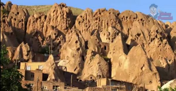 5 Fakta Desa Kandovan, Warganya Tinggal di Dalam Batu Mirip Sarang Lebah Usia 700 Tahun