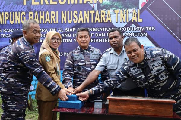 Pangkoarmada III Resmikan Kampung Bahari Nusantara di Katinim Kabupaten Sorong