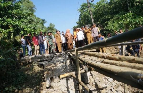Rp1,8 Miliar Dianggarkan DPUPR Pandeglang Bangun Jembatan Cisangku yang Ambruk Pekan Lalu
