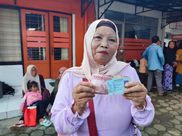 9.833 KPM di 26 Kecamatan Sumedang Telah Terima Bansos Sembako dan PKH