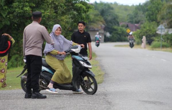 Turun ke Jalan, Personil Polres Aceh Singkil Laksanakan Strong Point di Titik Rawan