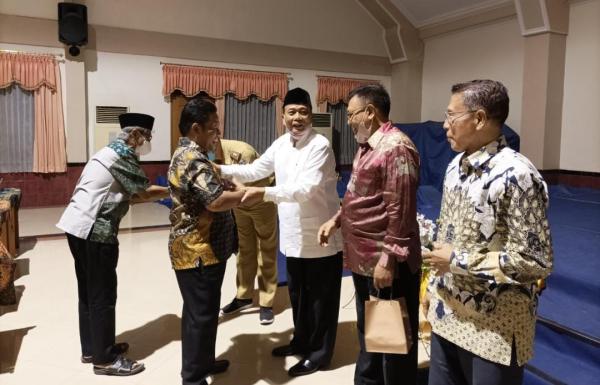 Mantan Sekda Provinsi Jawa Timur Rasiyo Fasilitasi Warga Surabaya Gelar Halalbihalal, Ini Serunya