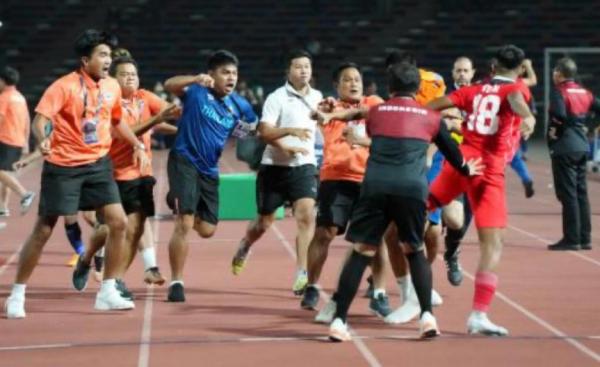 Viral, Detik-Detik Pelatih Timnas Indonesia Kena Pukul di Final SEA Games