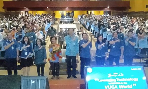 BCA Berbagi Ilmu Hadir di Unair, Ajak Mahasiswa Manfaatkan Teknologi