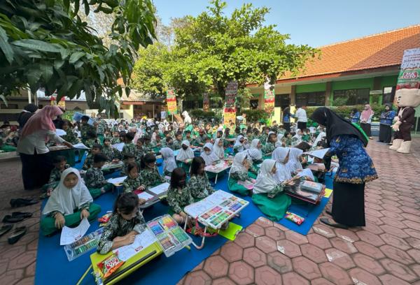 Hardiknas, Macito dan Kenko Ajak Pelajar Surabaya Apresiasi Guru