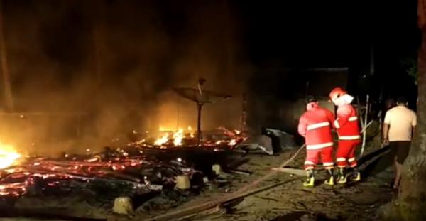 Polsek Malingping Kunjungi Lokasi Kebakaran Dua Rumah di Senanghati